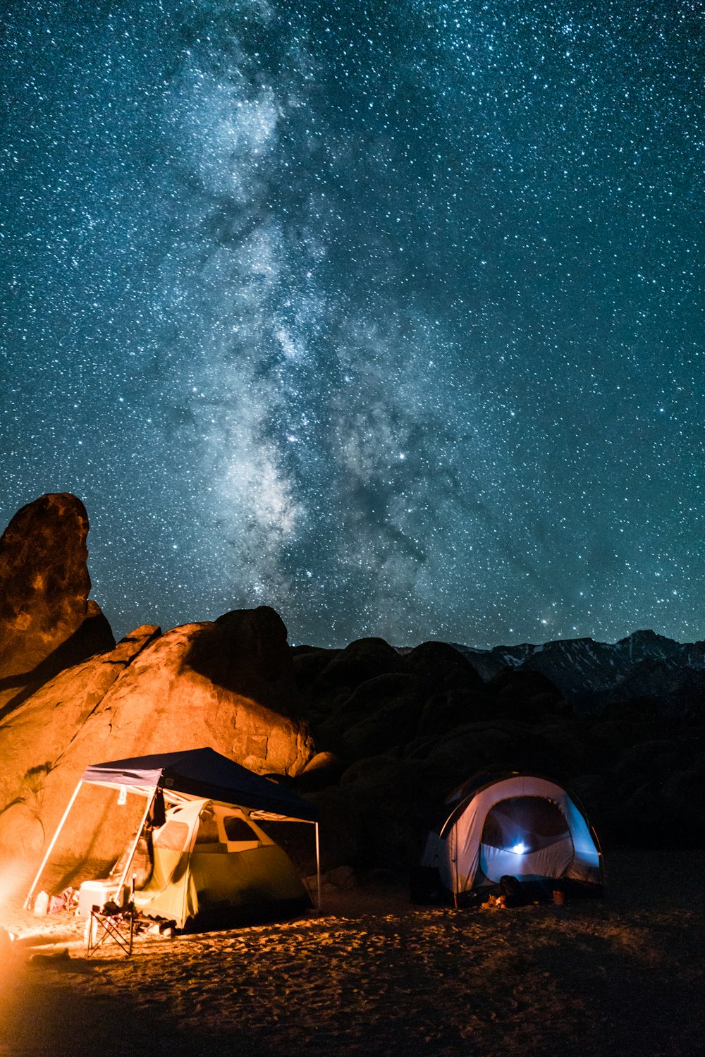 Campeggiatori sotto la Via Lattea