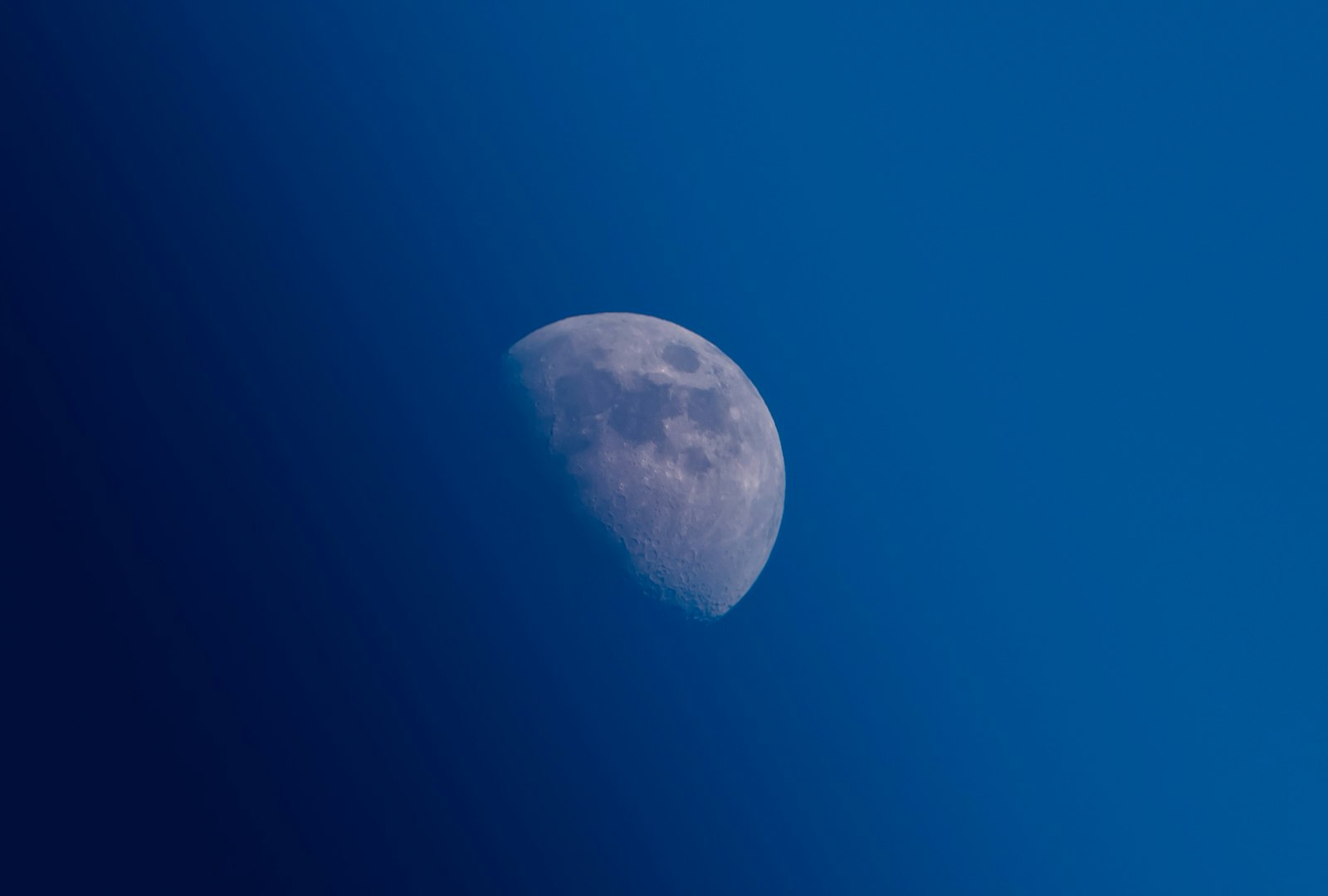 Tamron SP 70-300mm F4-5.6 Di VC USD sample photo. Photo of half-moon photography