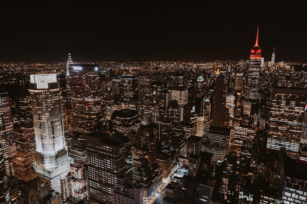 photo aérienne de l’Empire State Building pendant la nuit