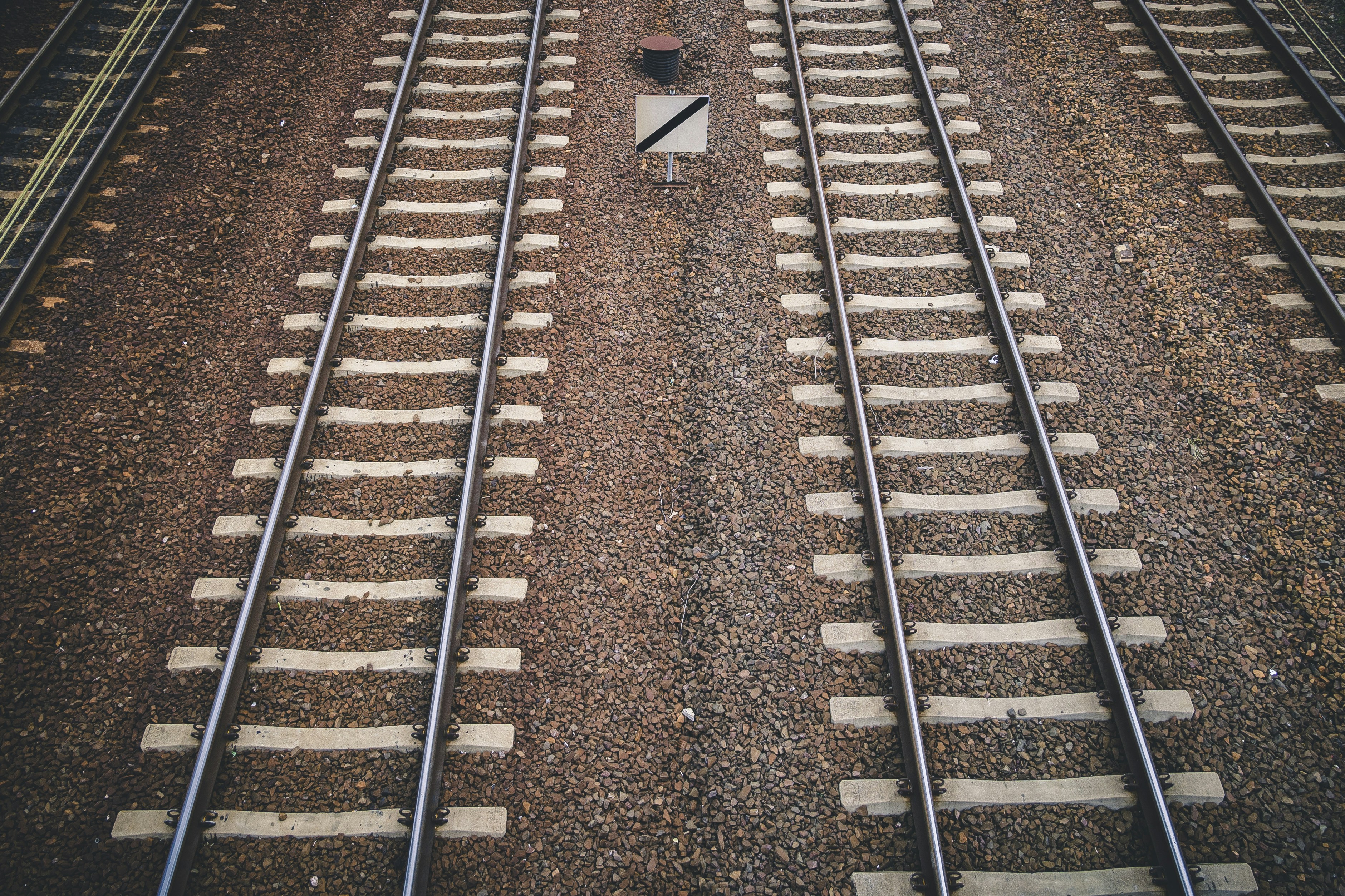 The tracks photo by Michał Grosicki (@groosheck) on Unsplash