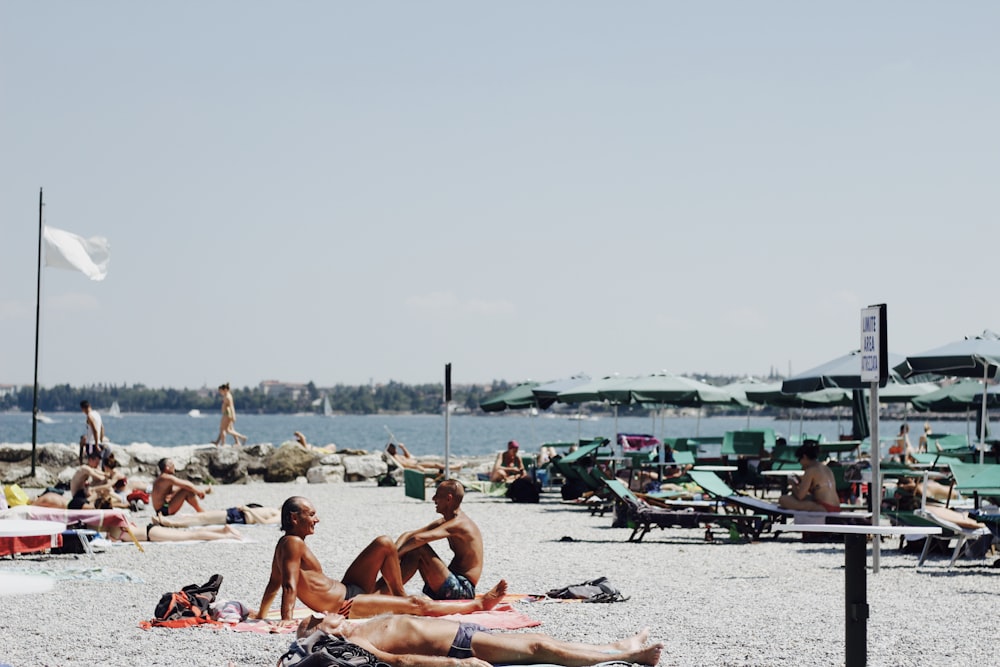 Menschen am Strand während des Tages