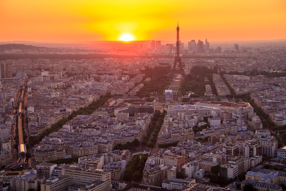 aerial photo of Eiffel tower during goldentime