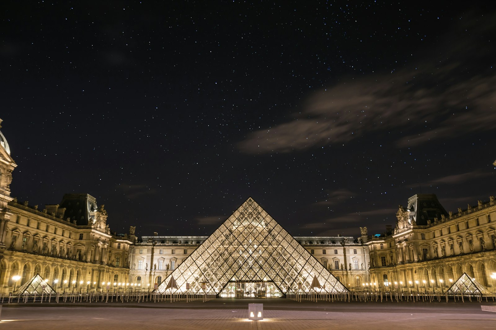 Sigma 10-20mm F3.5 EX DC HSM sample photo. The louvre, paris photography