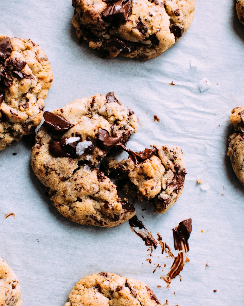 Foto de primer plano de galletas horneadas