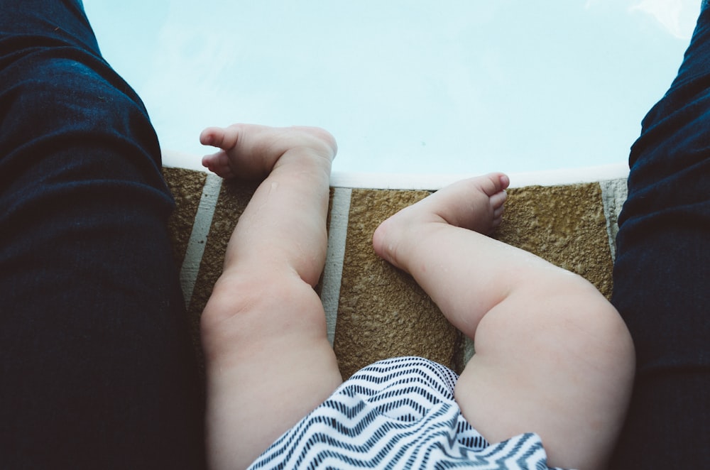 baby's white and gray striped bottoms