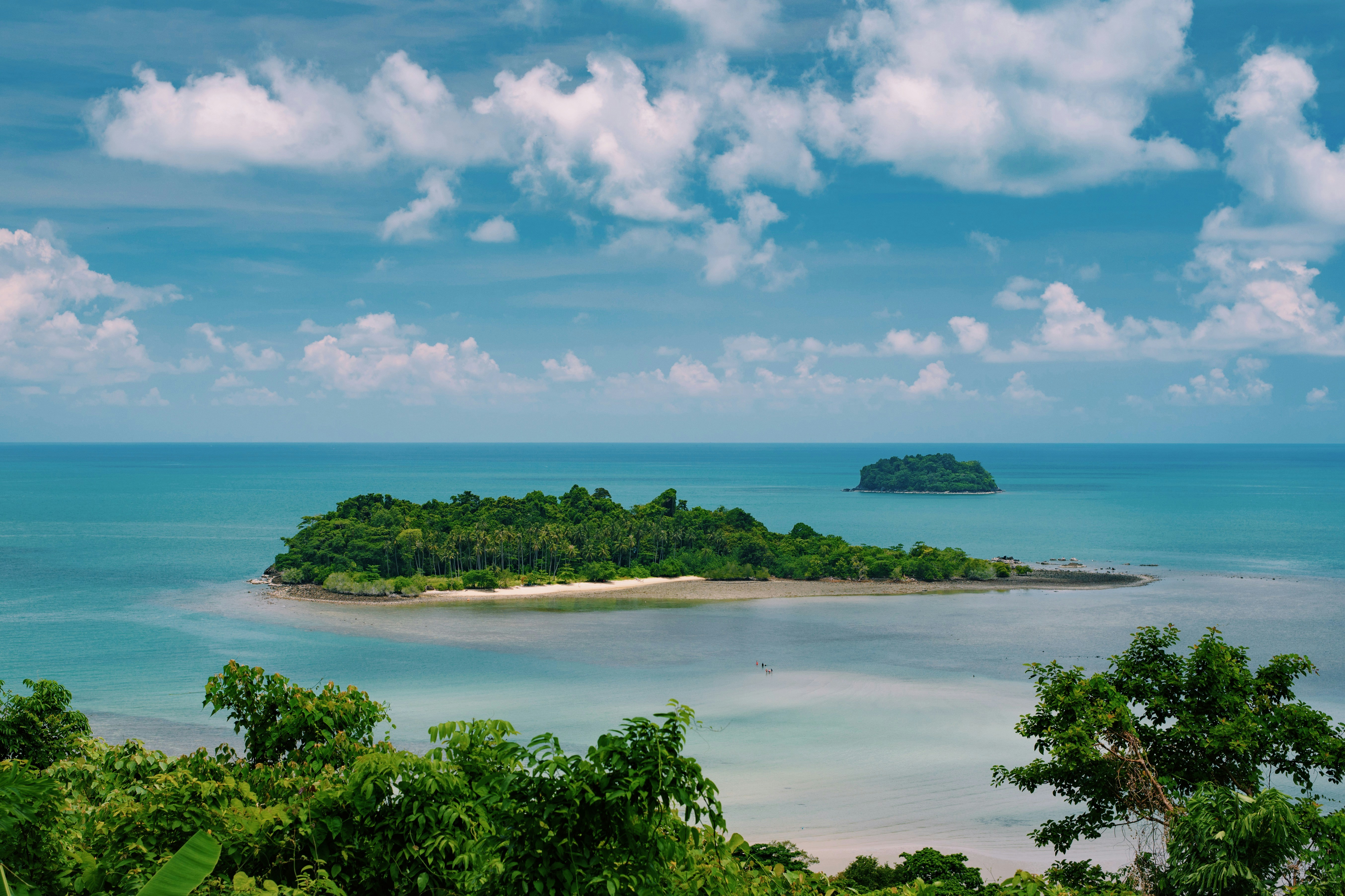 The Kai Bae viewpoint on Koh Chang is a must see on the island. I mean, look at this. You can even cross over the shallow parts to the tiny island below. Feels a little like the movie The Beach with DiCaprio, don’t you think? Would you dare to go explore the tiny island?