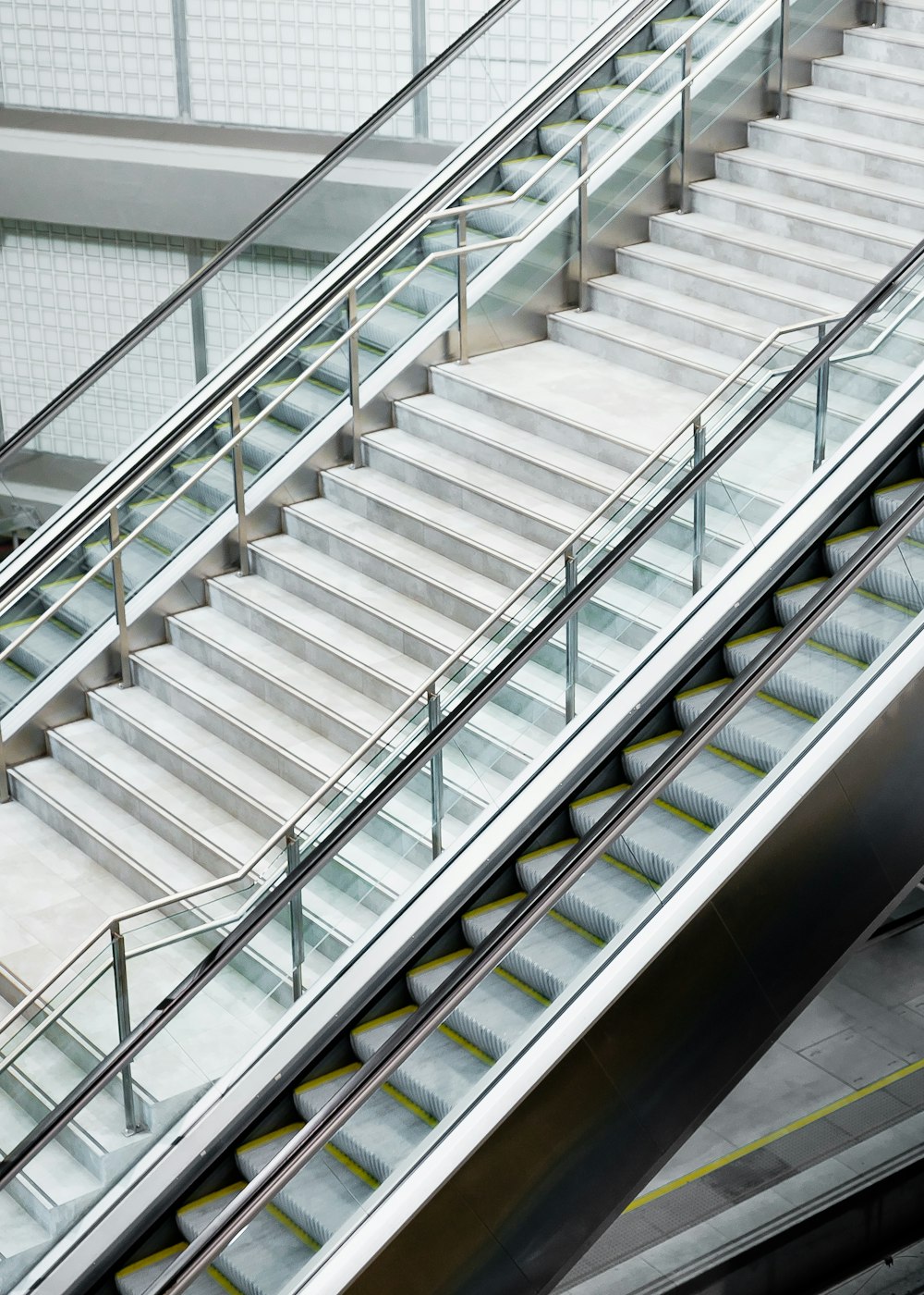 architecture photography of staircase during daytime