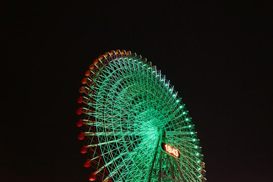 green and red ferris wheel in Yokohama Japan