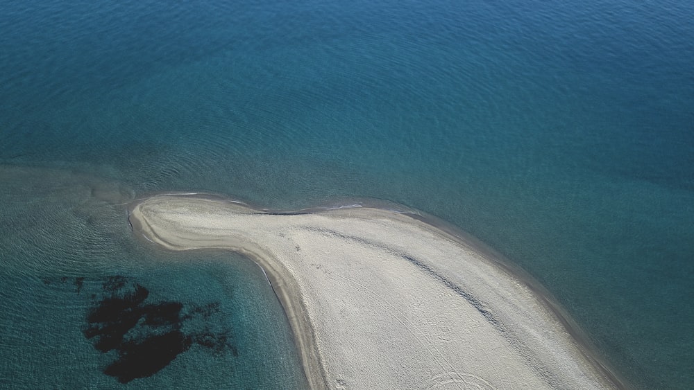 Drone shot of sand in clear blue ocean, Μύτη Ποσειδίου
