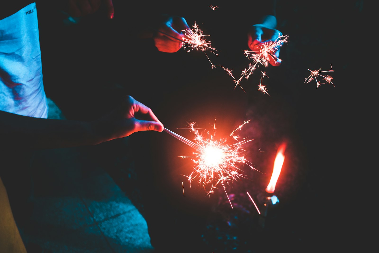 Canon EOS 750D (EOS Rebel T6i / EOS Kiss X8i) + Canon EF-S 24mm F2.8 STM sample photo. People holding sparklers photography