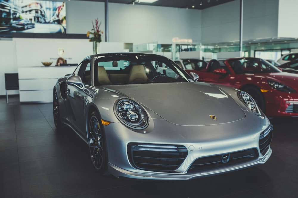 coupé Porsche gris