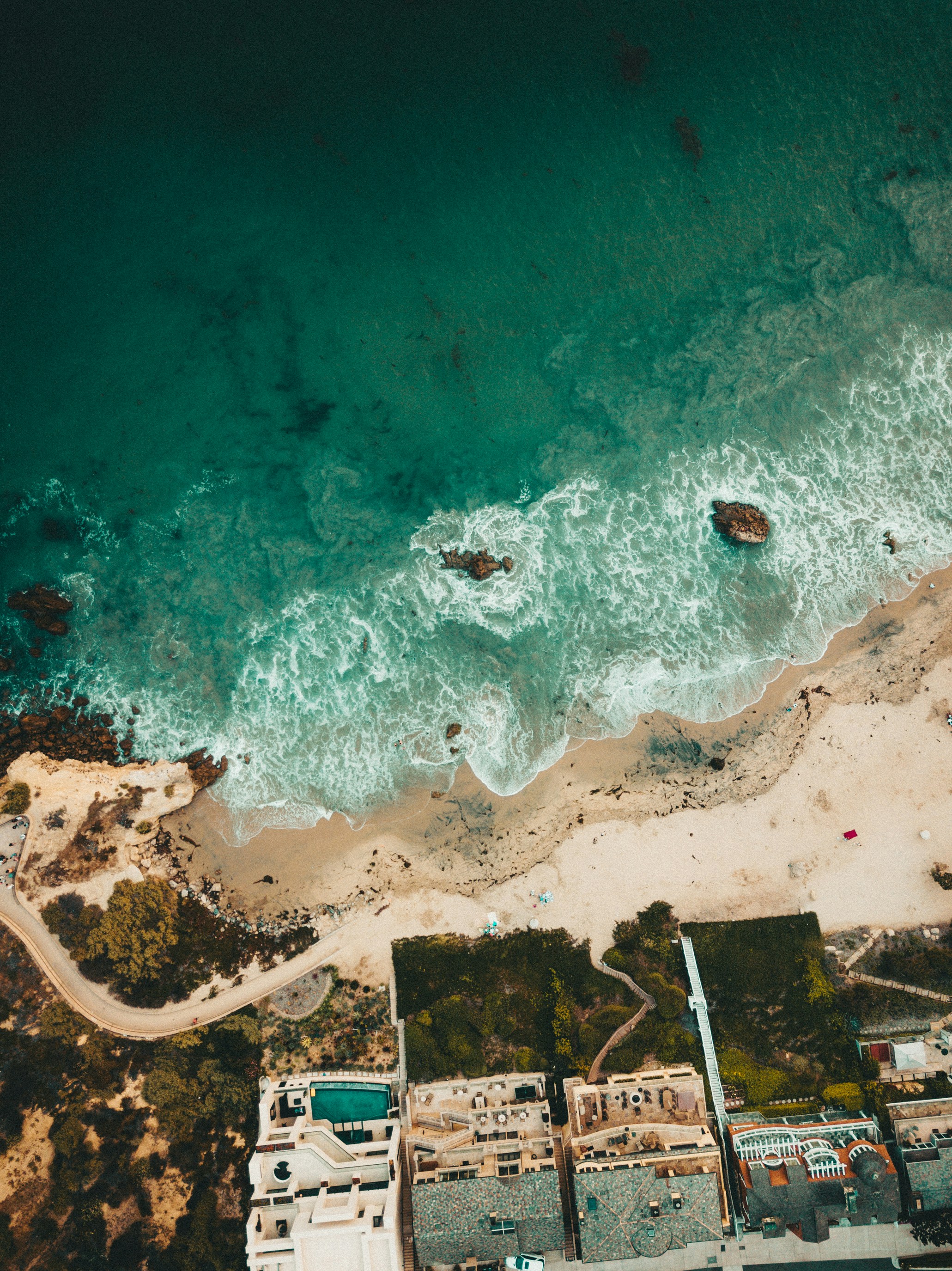I headed down to Inspiration Point to catch the sunset. It was cloudy, but with a chance of an incredible sunset with clouds lit up. Unfortunately it wasn’t and we could barely see the sunset. Anyways, flew the drone and got some nice pictures anyways. Sometimes, having no expectations is the best way. I’m always grateful for what I can take back home.