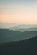 帖子配图：湖畔晨光