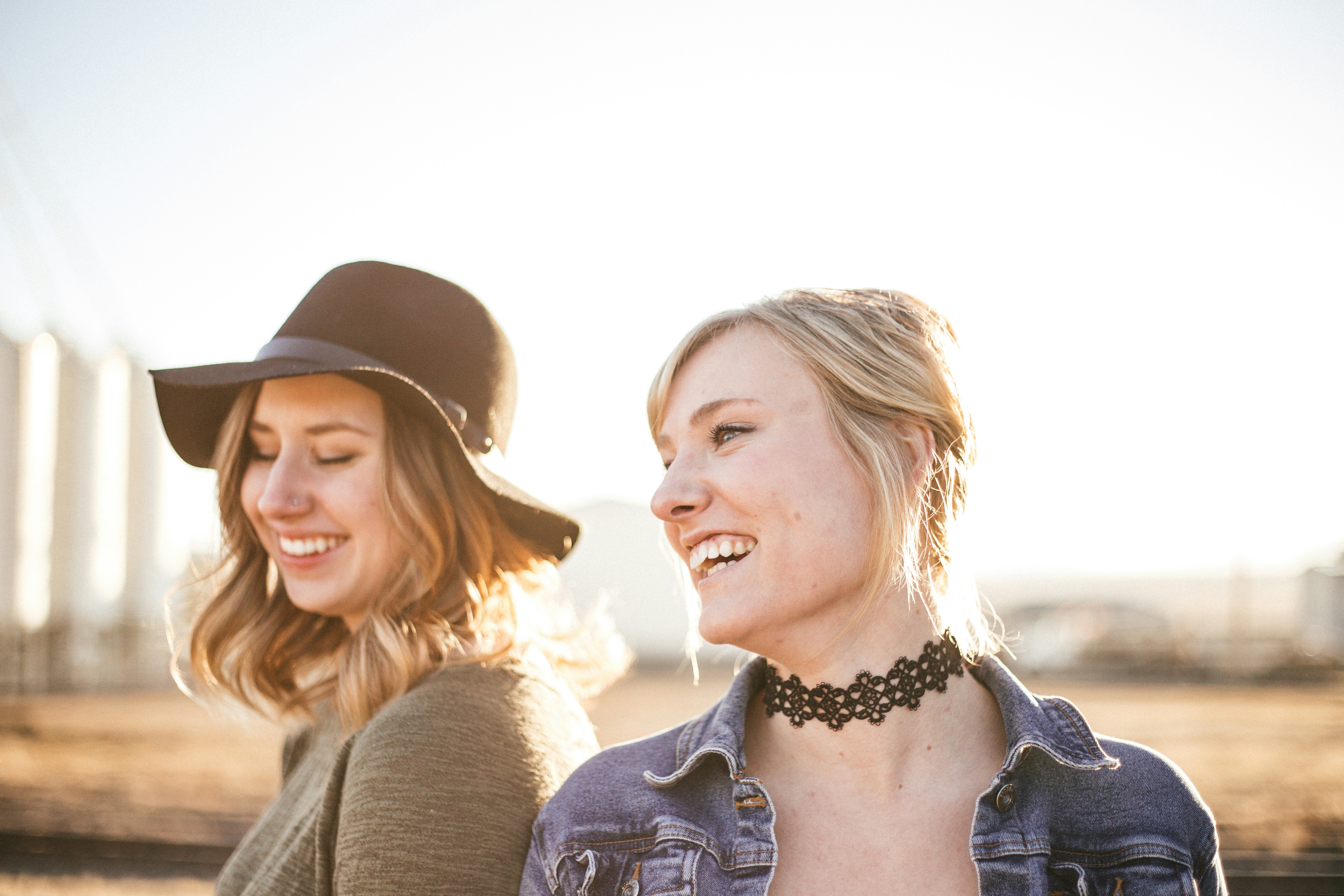 Women with hat and choker