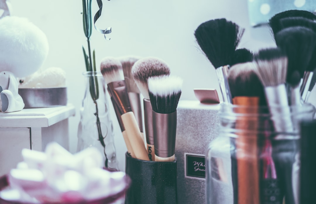 assorted makeup brushes, Beauty salon brushes