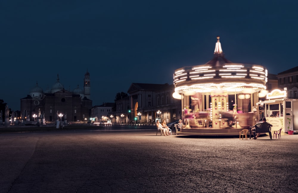 Carrousel pendant la nuit