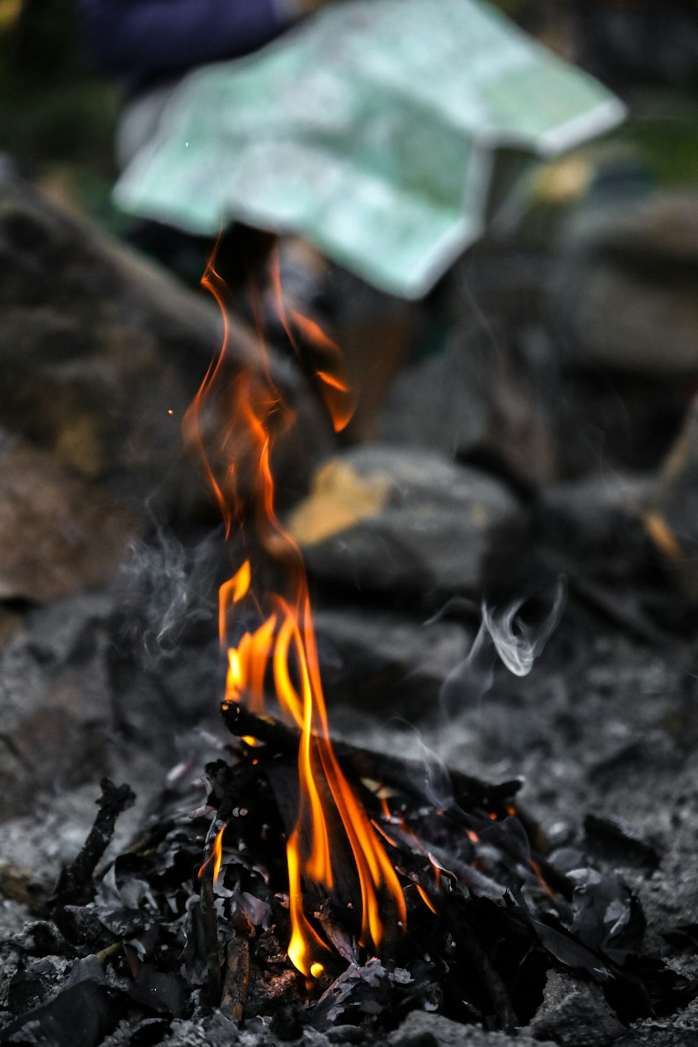 Foto a fuoco selettiva di falò