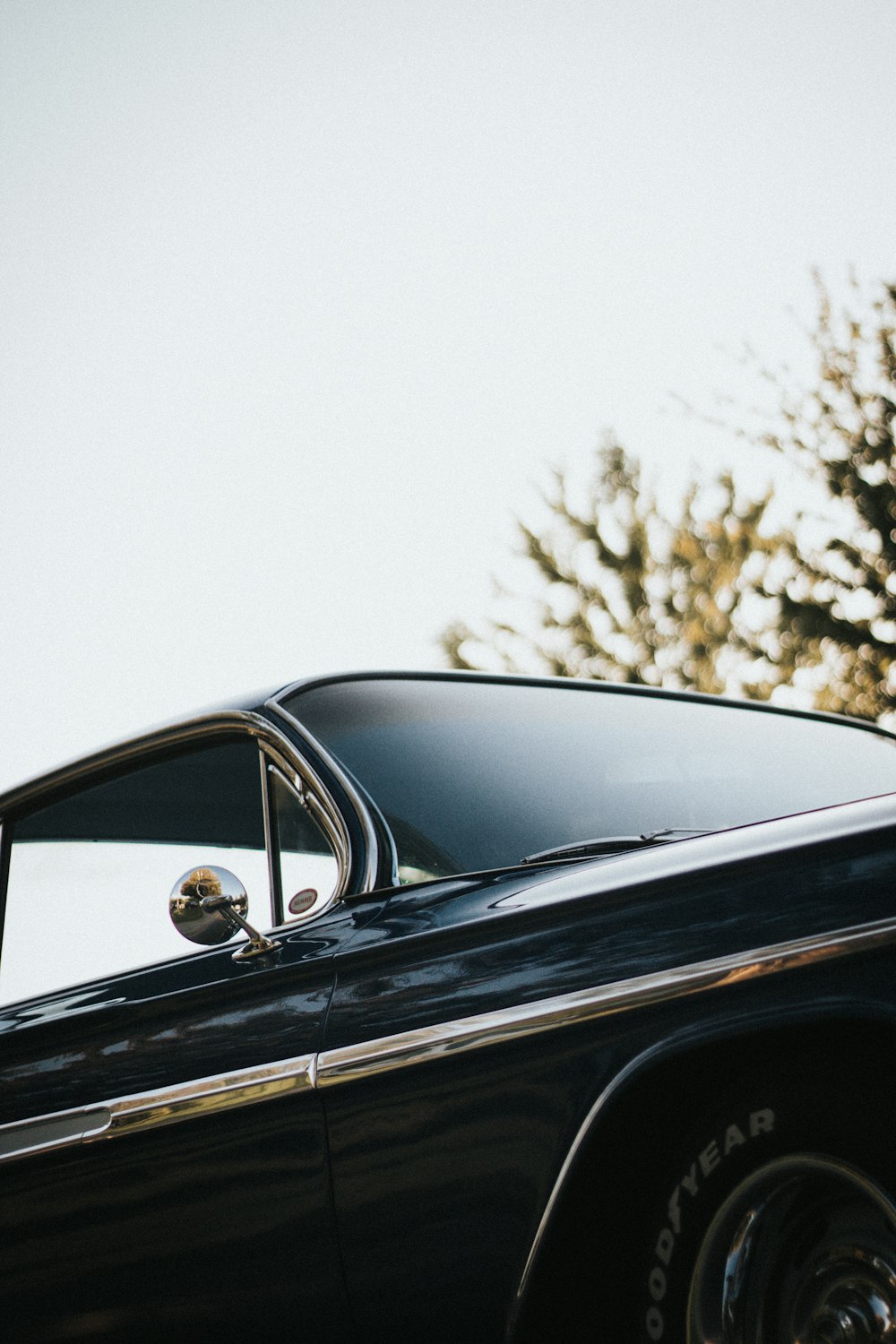 shallow focus photography of black car