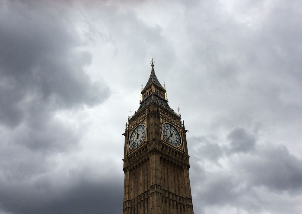 Elizabeth Tower under white clouds