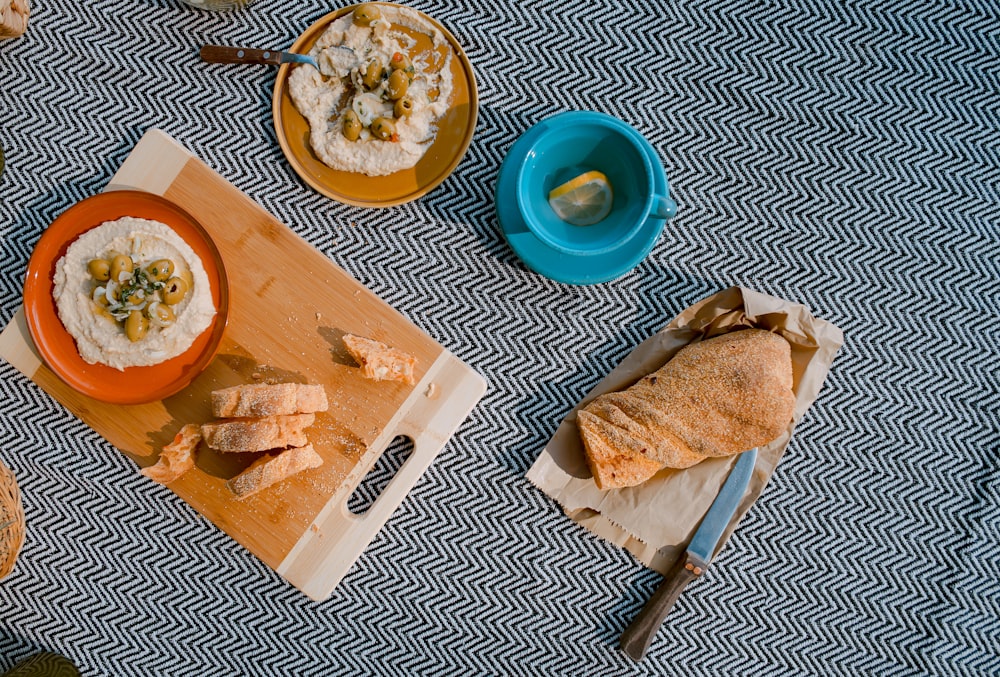 sliced of bread on chaffing board