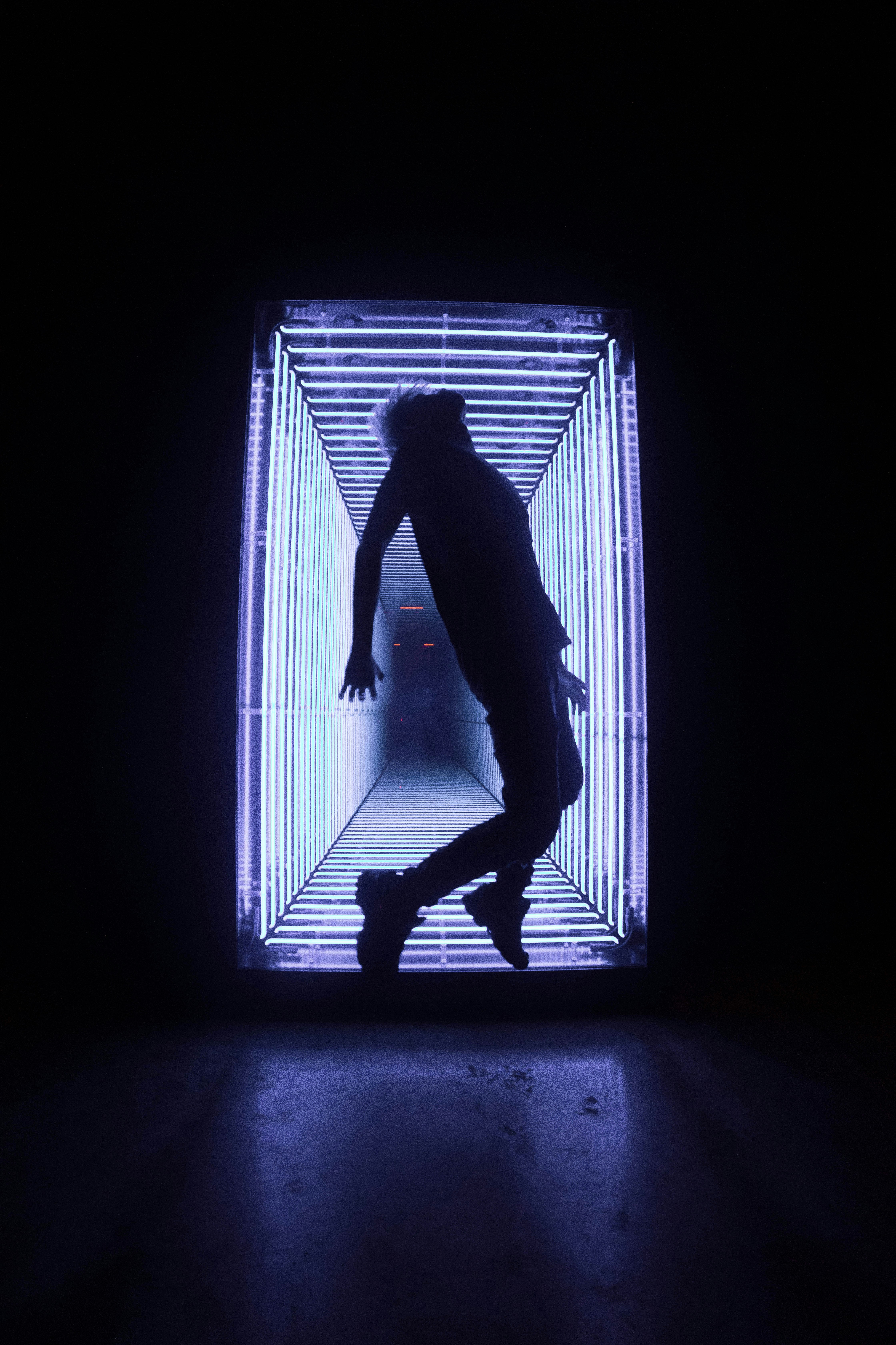 אֲנִי יוֹצֵאת מִן הַמְּצָרִים אֶל הֶחָלָל, וּבֶח� 1