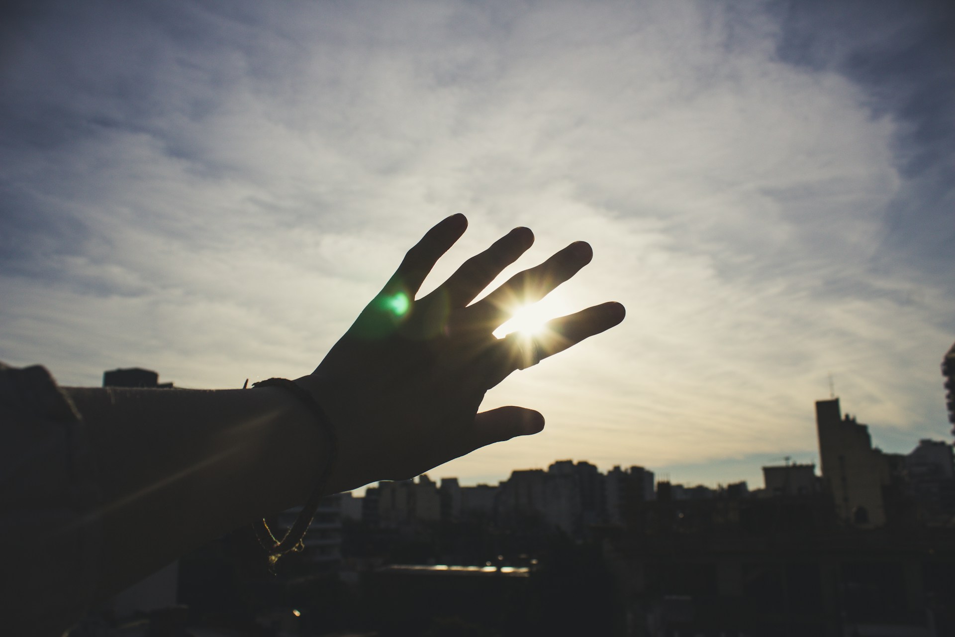 gray computer monitor