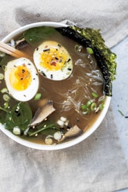 Luminisle sprinkle nori and kombu on bowl of ramen