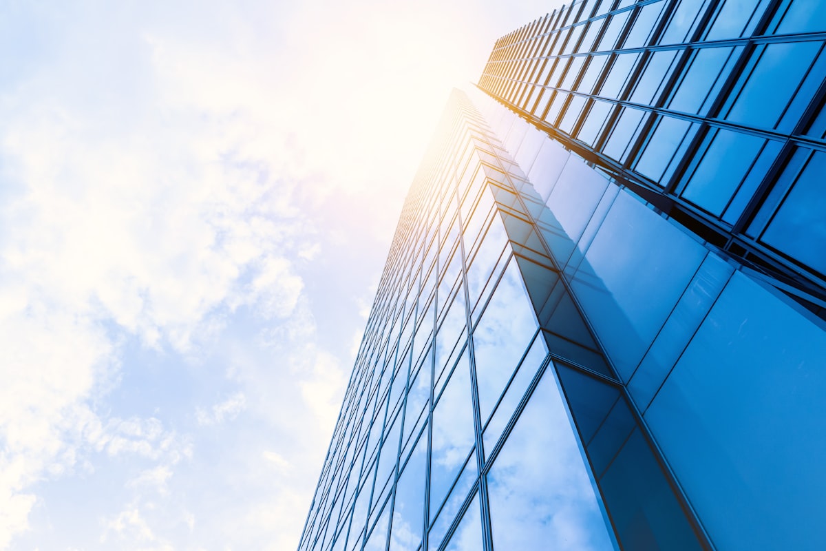 Trump abre as torneiras da Reserva Estratégica: 172 milhões de barris pra segurar o tranco da guerra com Irã