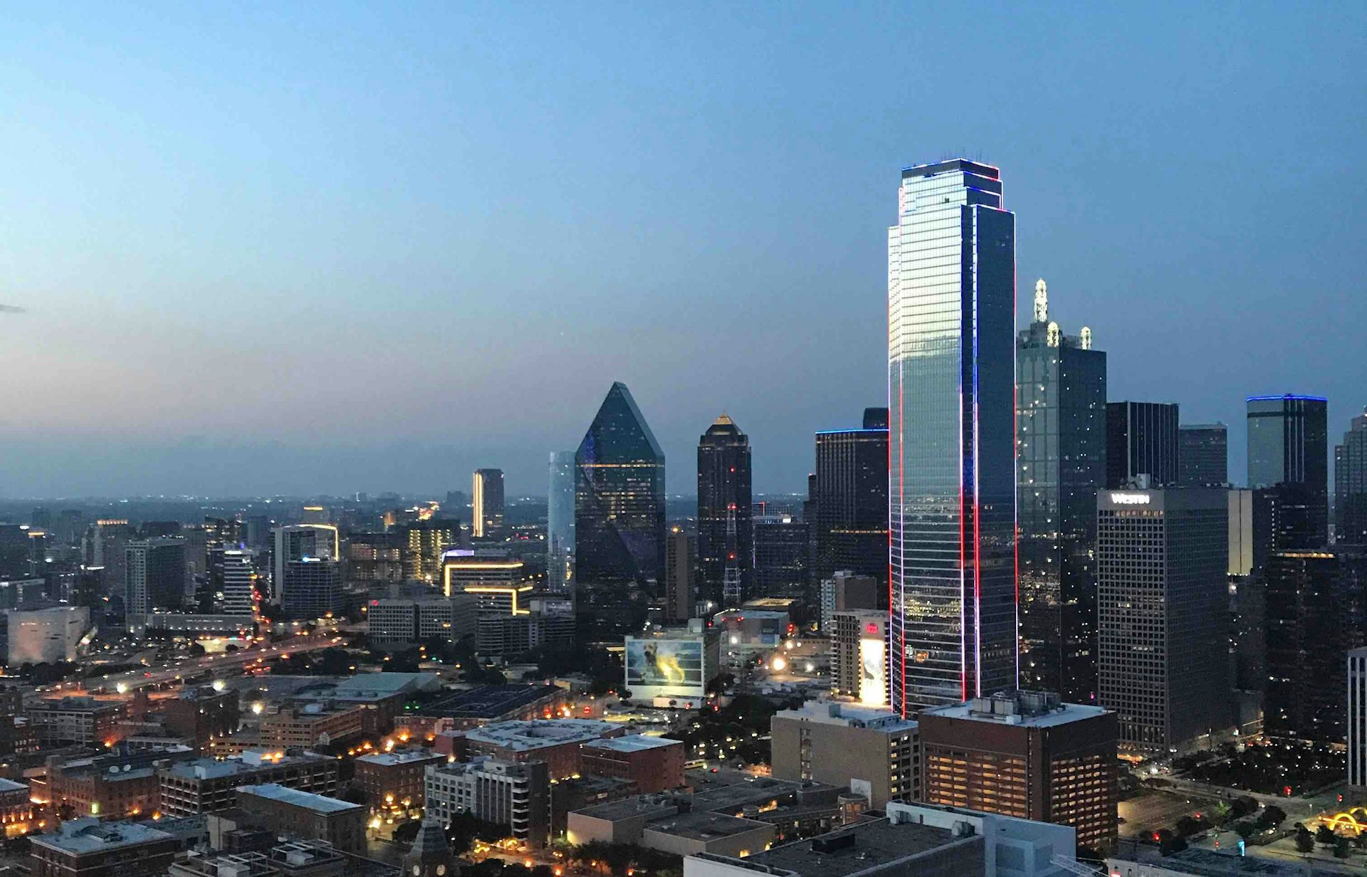 gray computer monitor