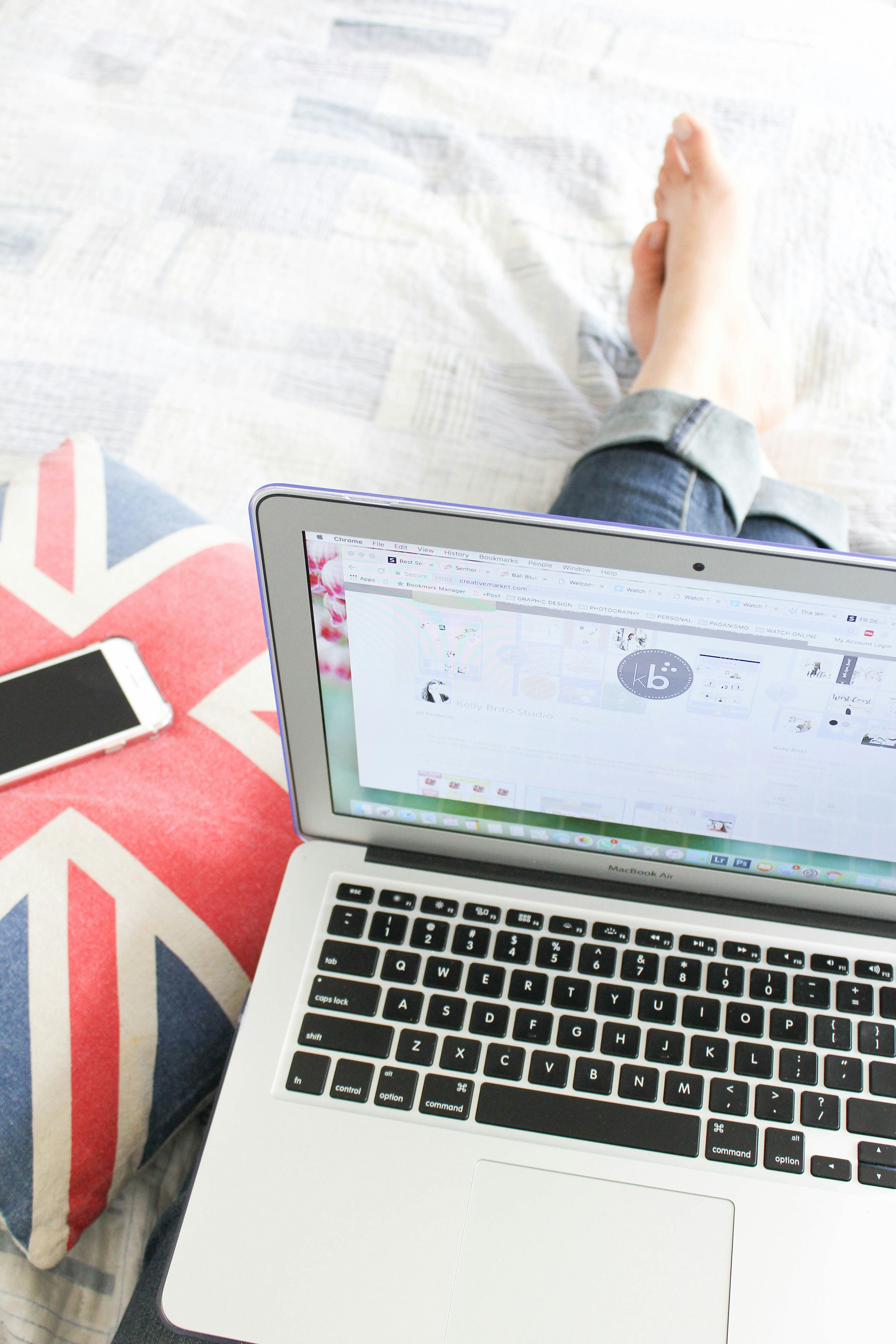 Empreendedor gerenciando seu negócio com a plataforma Ligga