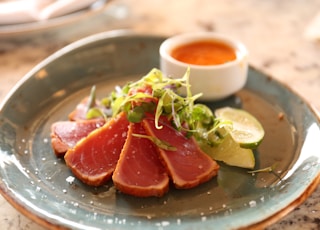 raw meat with spices on green ceramic plate