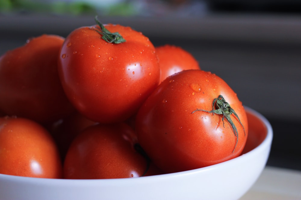 tazón de tomates