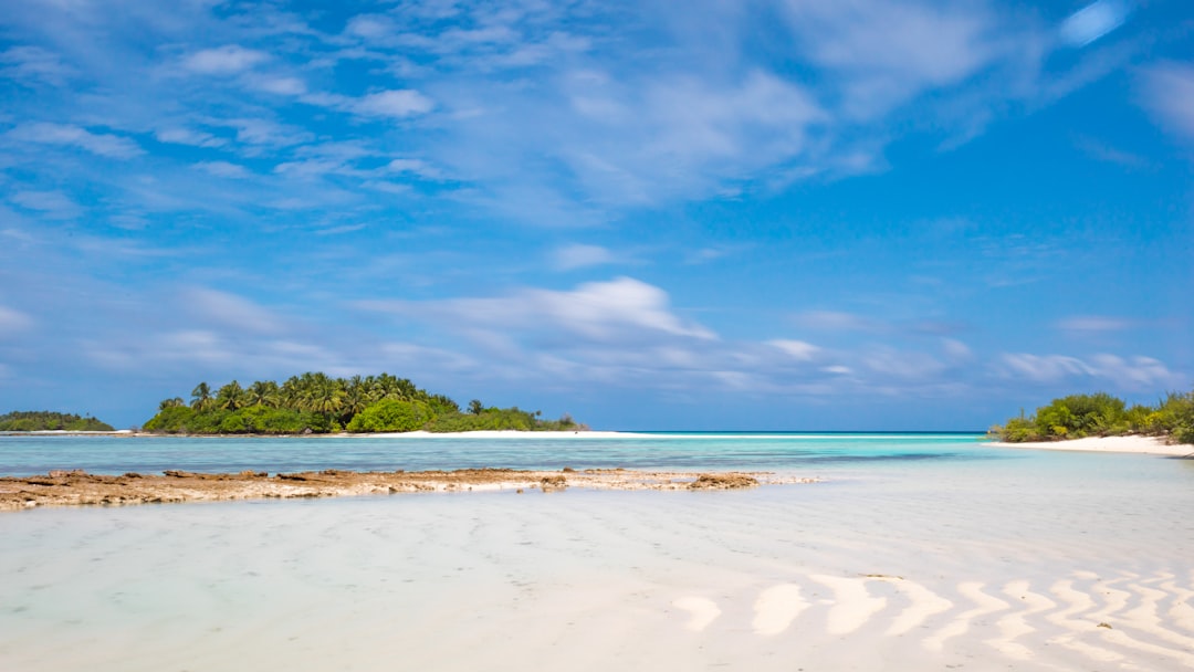 photo of Gaadhiffushi Beach near Kinbidhoo