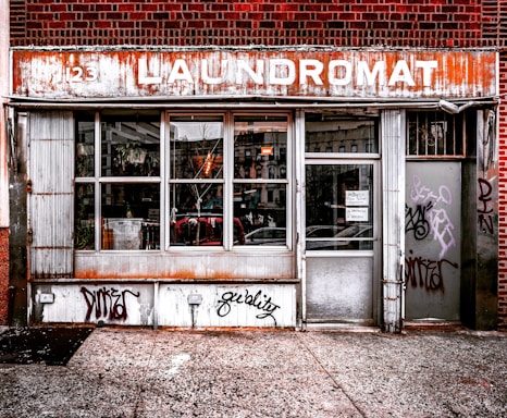 Exterior view of Lave & Pegue Campinas laundromat inside Fuel Company gas station.