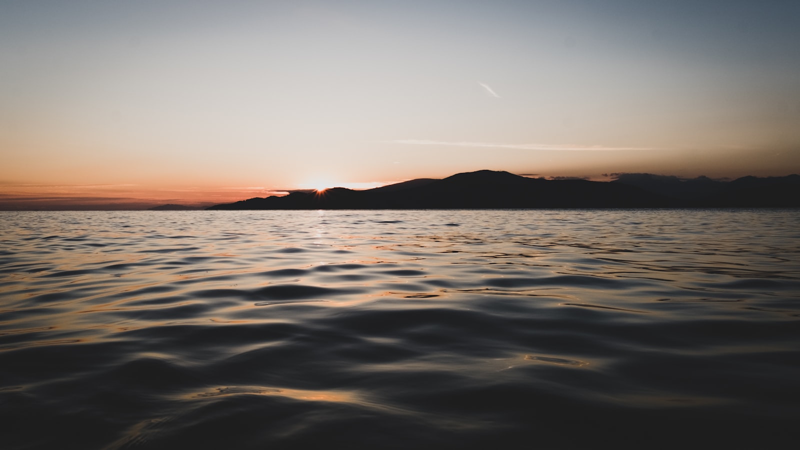 Fujifilm X-T2 + Fujifilm XF 23mm F1.4 R sample photo. Ocean water and silhouette photography