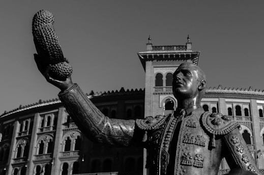 Portrait of Rodrigo Buitrago Bedoya receiving the Premio Cangrande award in Castelnuovo del Garda.