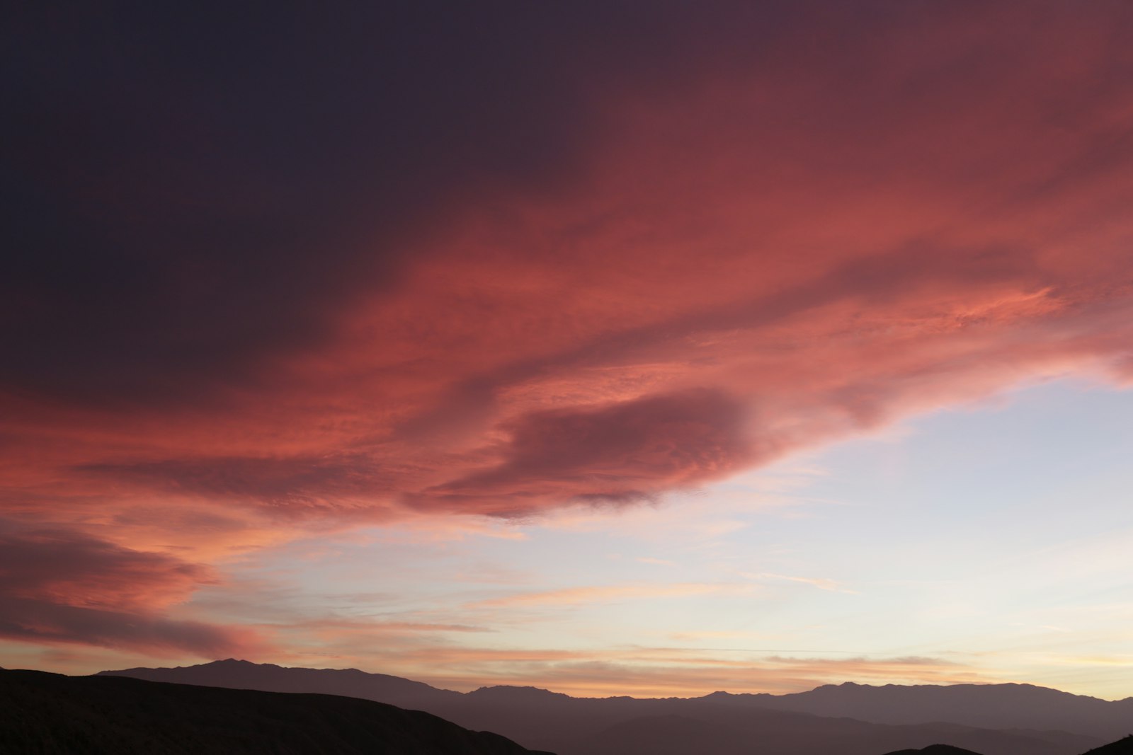 Canon EOS 5D Mark III + Canon EF 16-35mm F4L IS USM sample photo. Red cloudy sky during photography