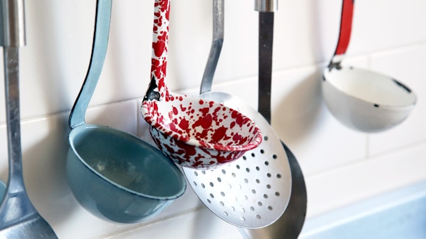 hanging spatulas