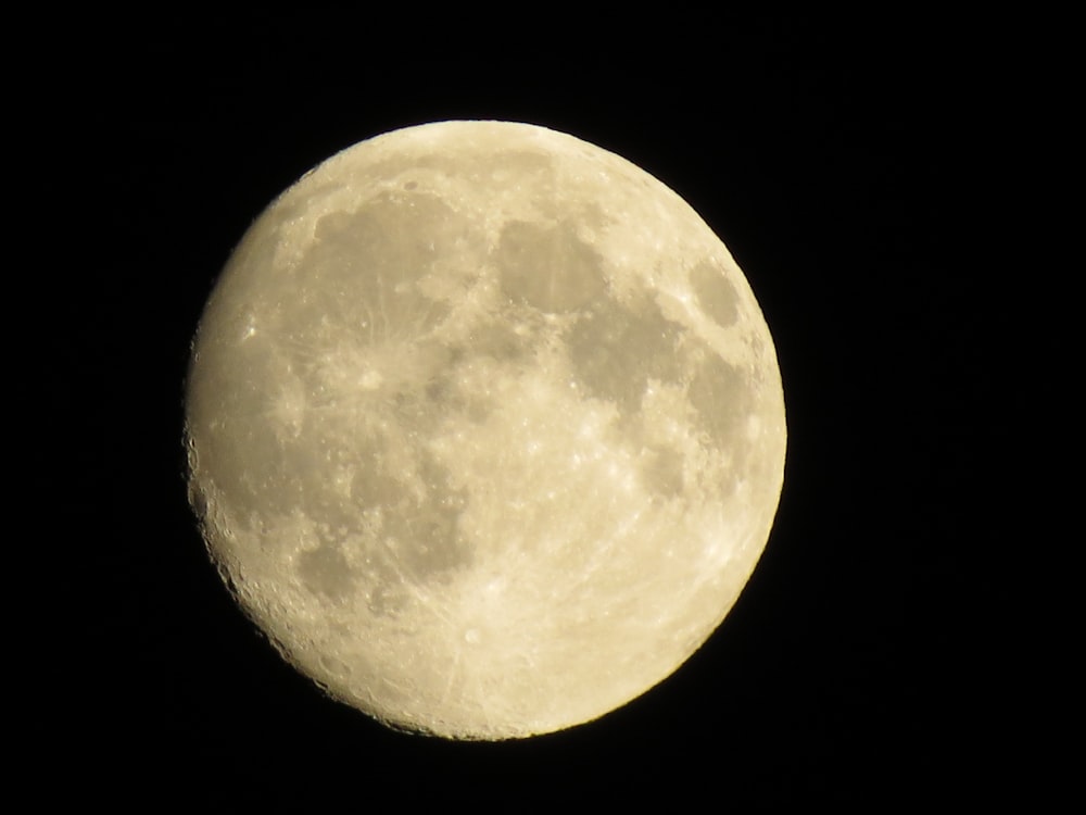 Lune dans l’espace