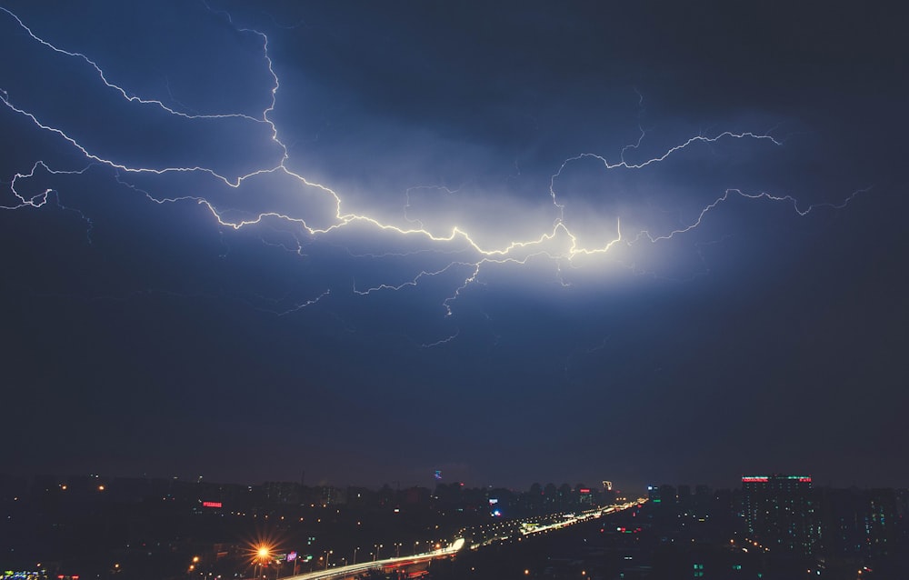 lightning during nightime