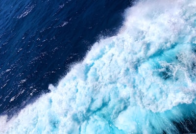 wave of blue water during daytime disturbed google meet background