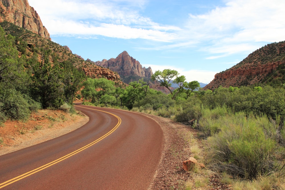 photographie de paysage de l’autoroute