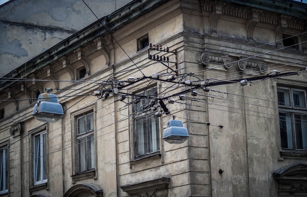 gray lamp with electrical cables near brown concrete building