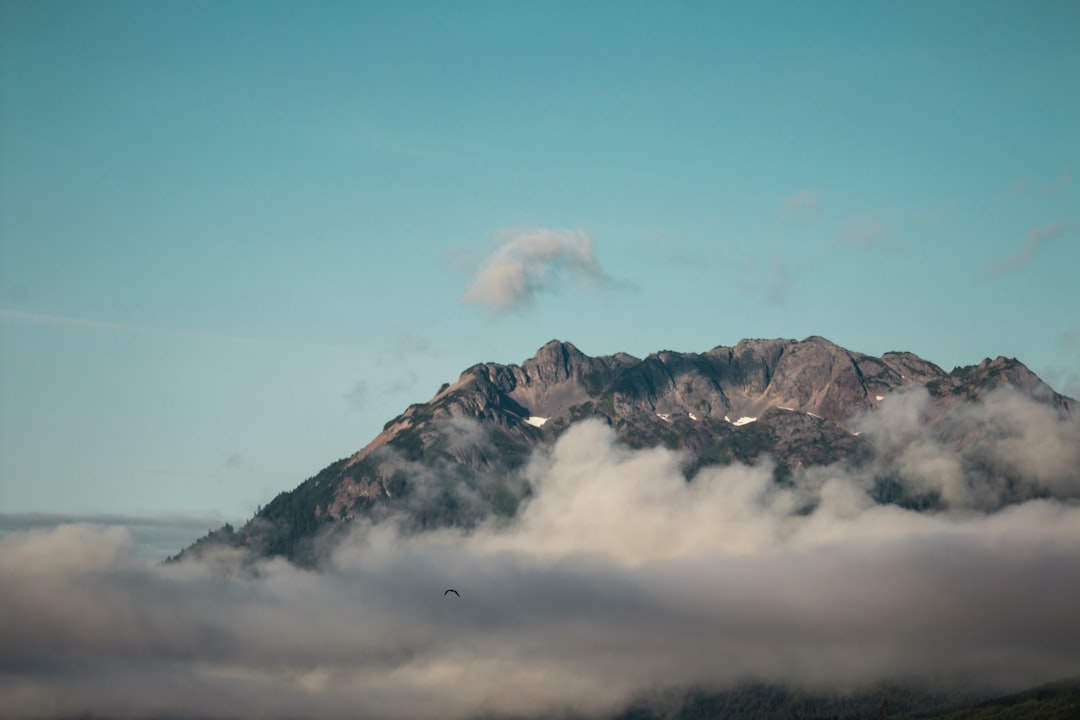 mountain photo during daytime