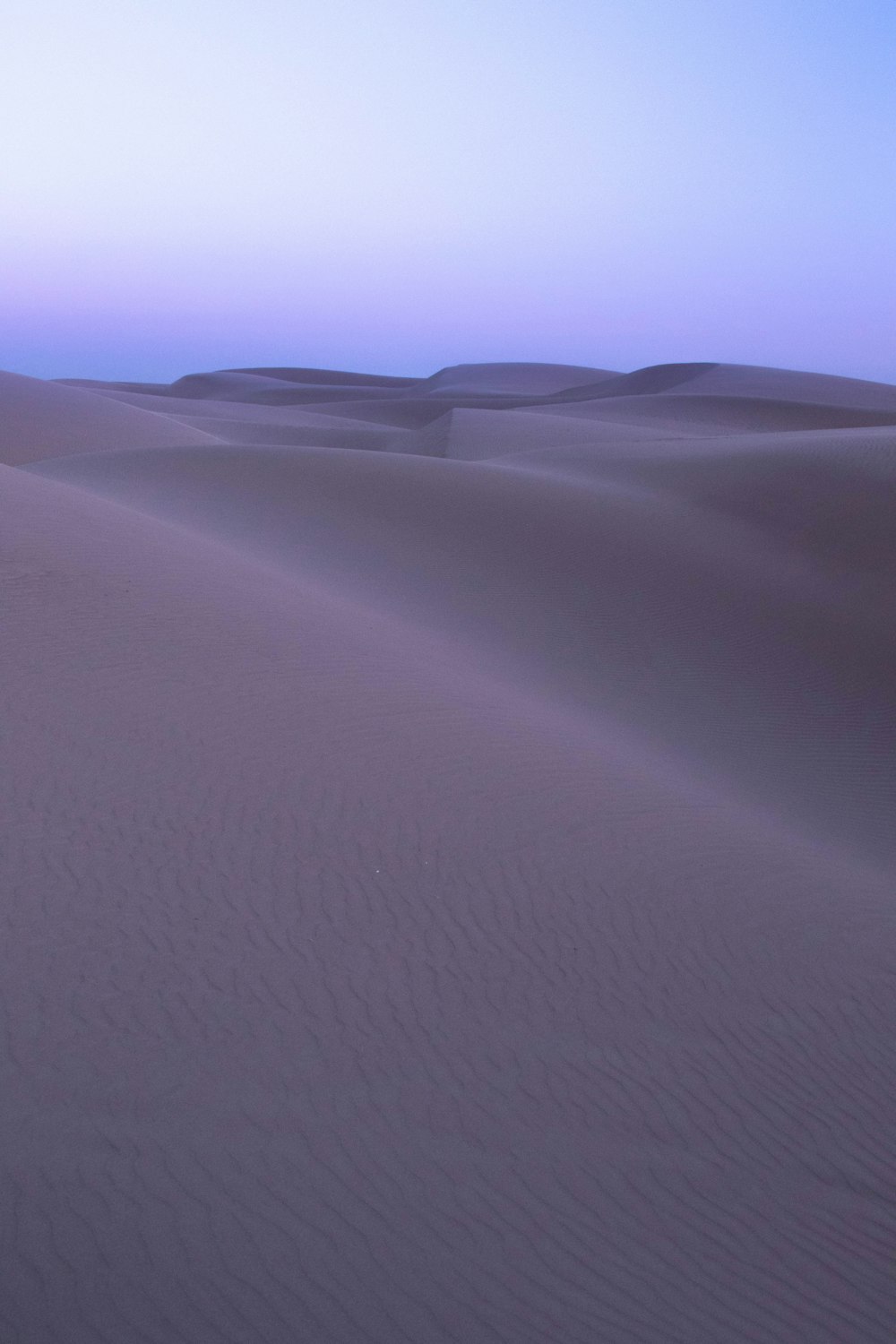 Vista de un lugar gris y desierto