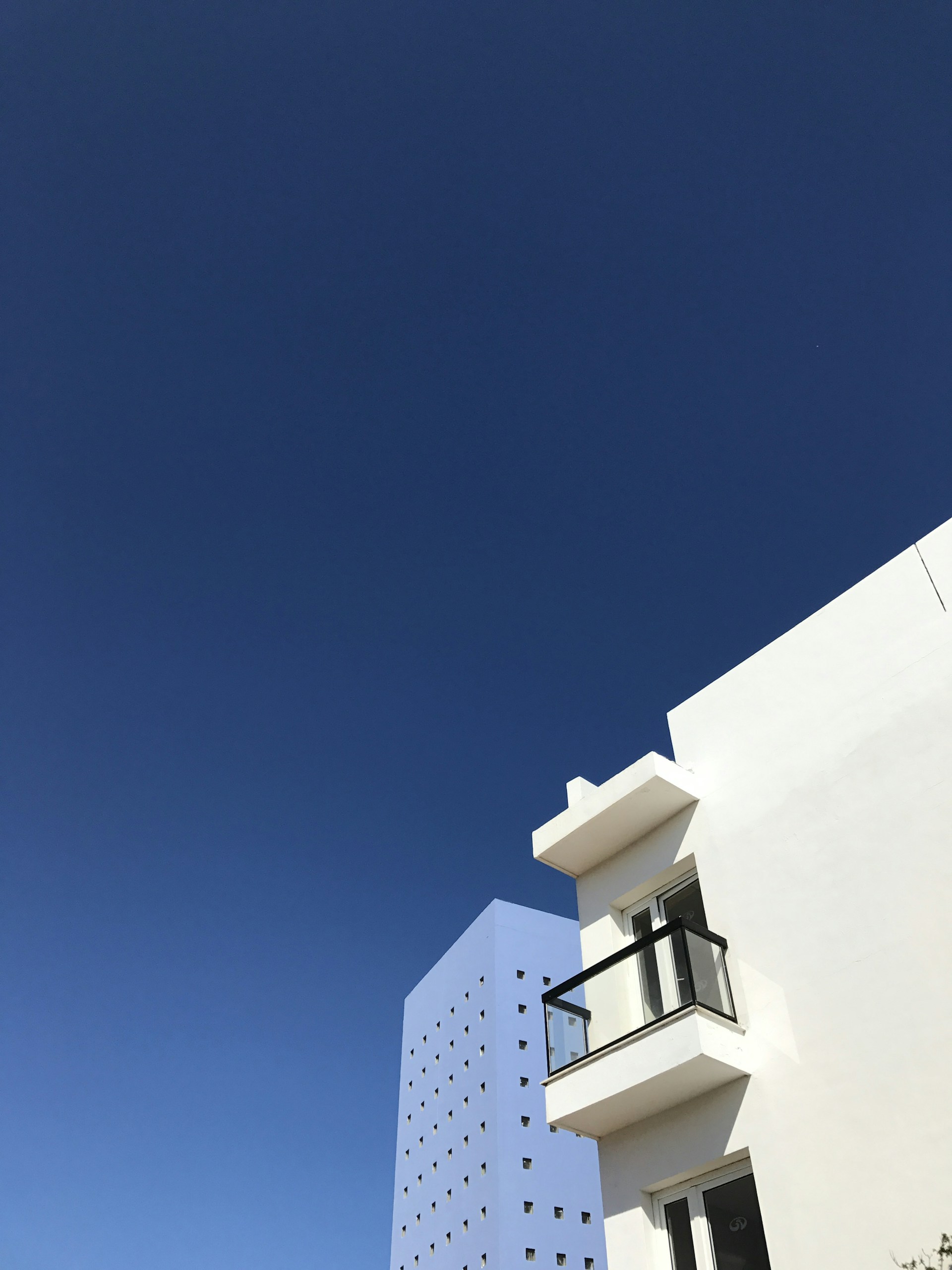 gray computer monitor