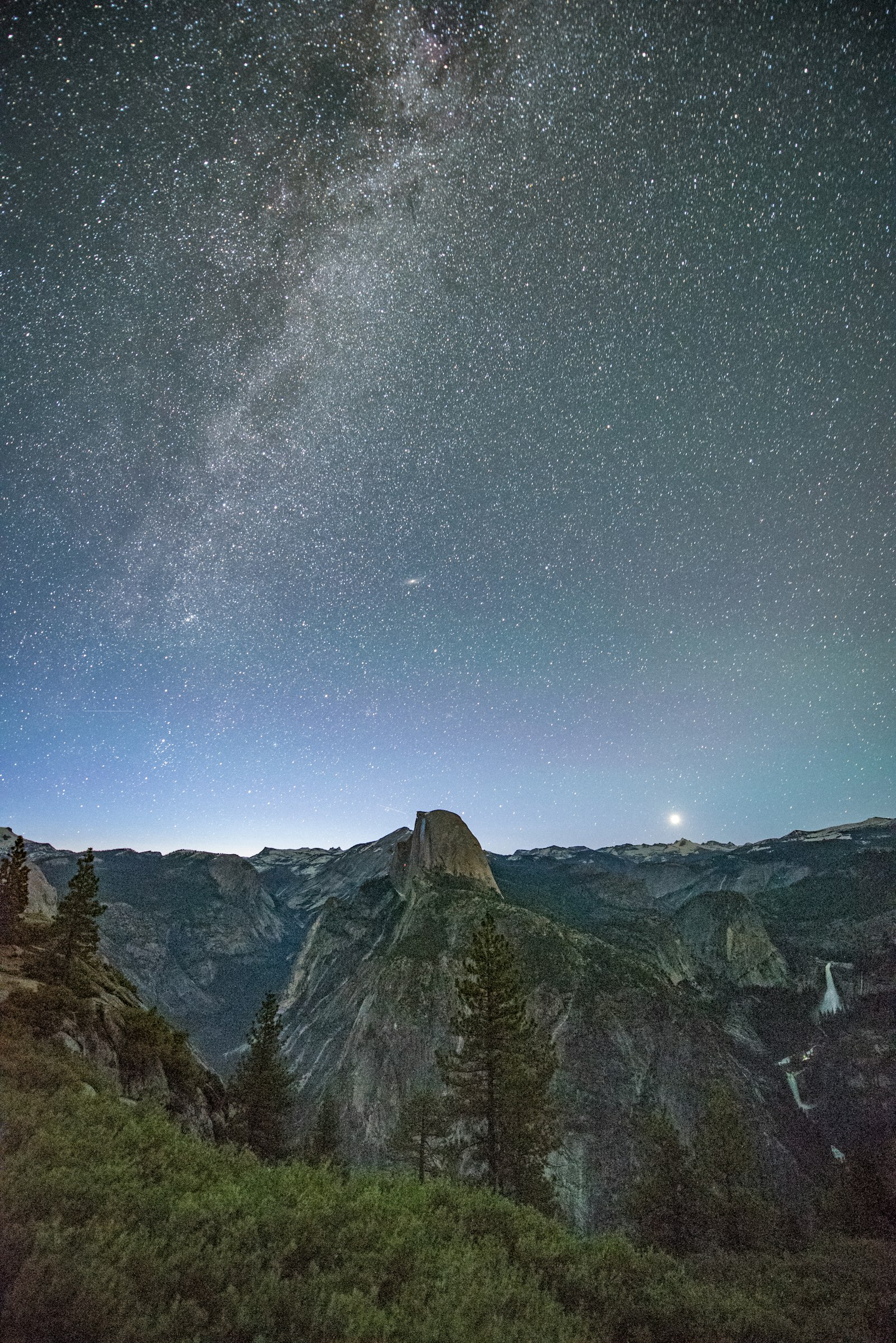 Nikon D750 + Nikon AF-S Nikkor 14-24mm F2.8G ED sample photo. Gray mountains under starry photography