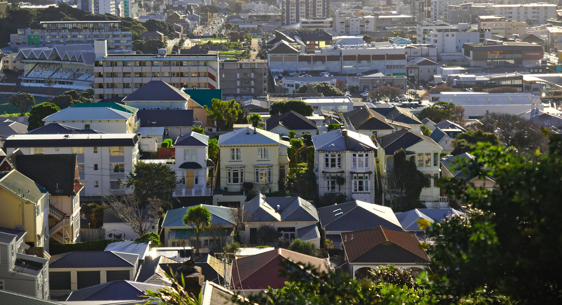 gray computer monitor
