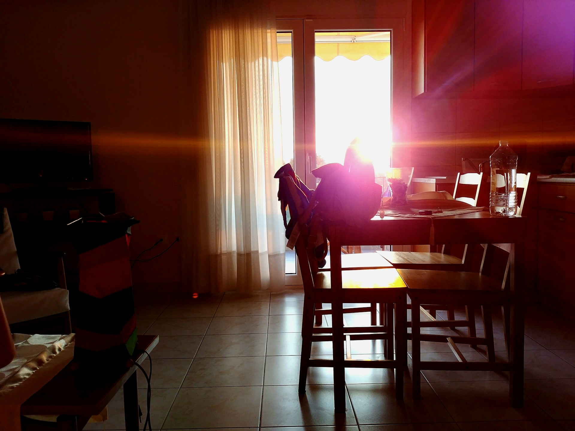 gray computer monitor