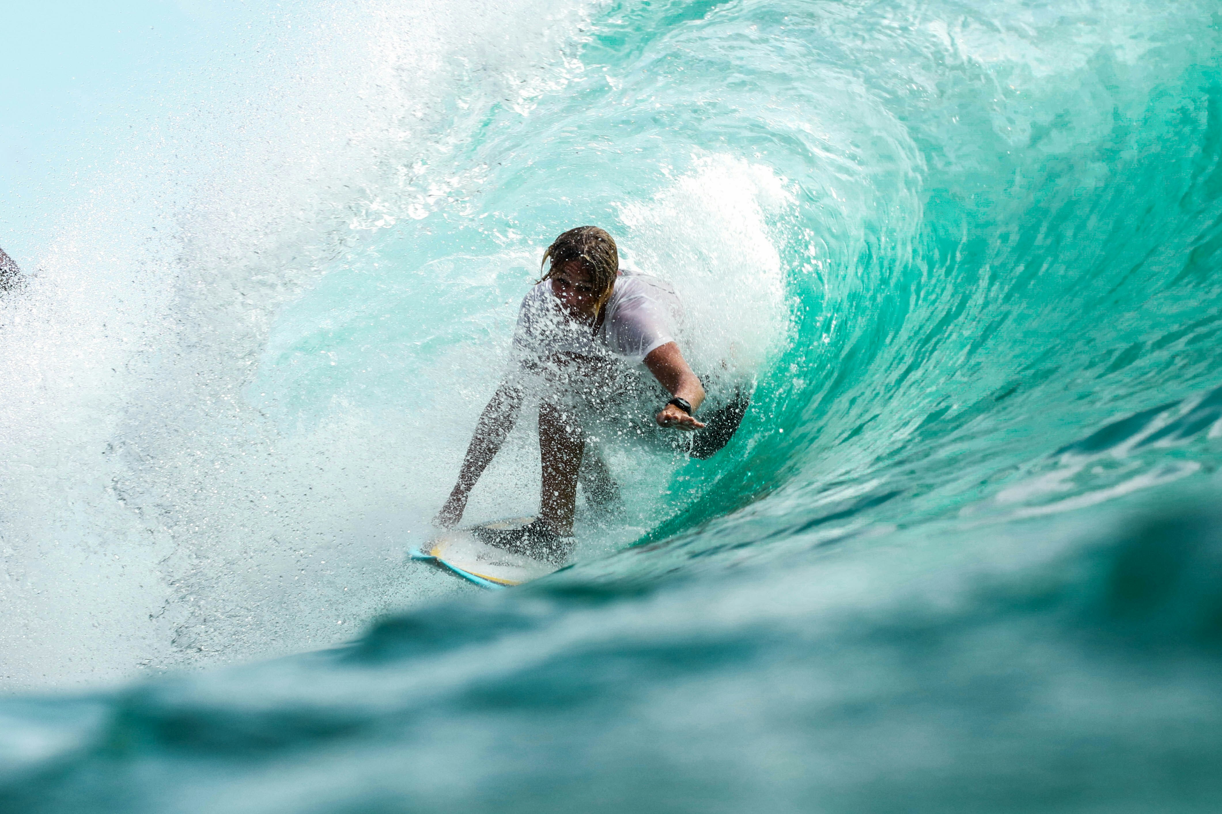 great photo recipe,how to photograph surfing down a wave; time lapse photography surfer in wave water